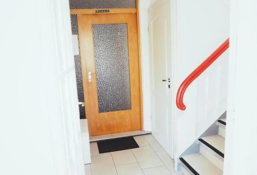Yhden Hengen Huone Puutarhanäkymä, Neumarkt Wohnung