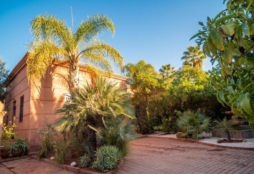 ویلای یک اتاق خوابه با استخر شنا, Villa Septha