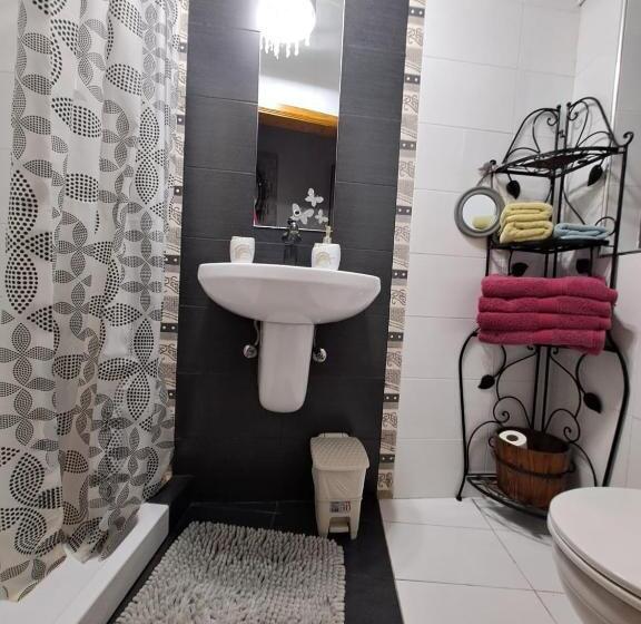 اتاق اکونومی, Sunshine Court Budget