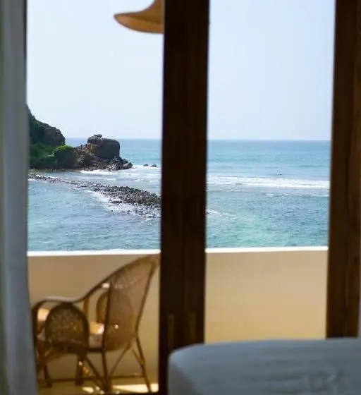 オーシャンビュースイート, Blue Waves Surf House   Beach