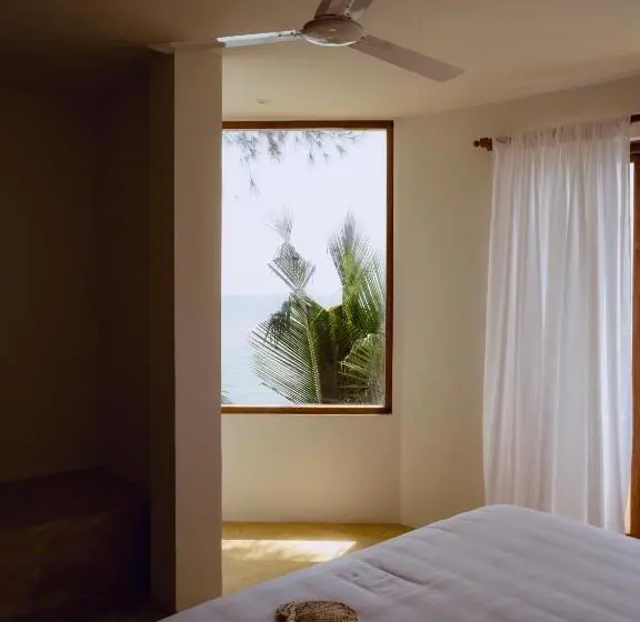 キングサイズベッドのスイートルーム, Blue Waves Surf House   Beach