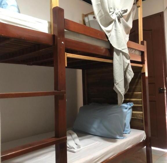 Кровать в Общей Комнате, Hello Hostel