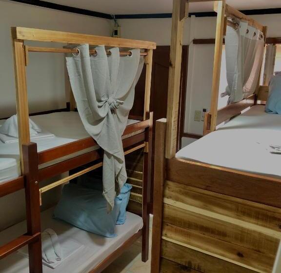 Ágy Megosztott Szobában, Hello Hostel