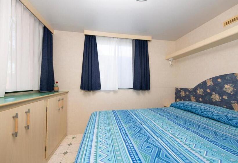 标准平房, Villaggio Europa