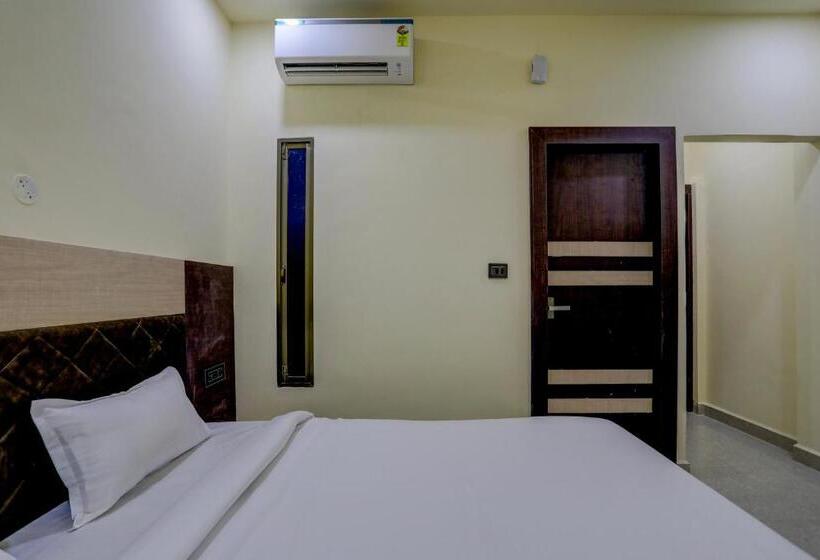 디럭스 트리플 룸, Oyo Hotel Madhuram Residency
