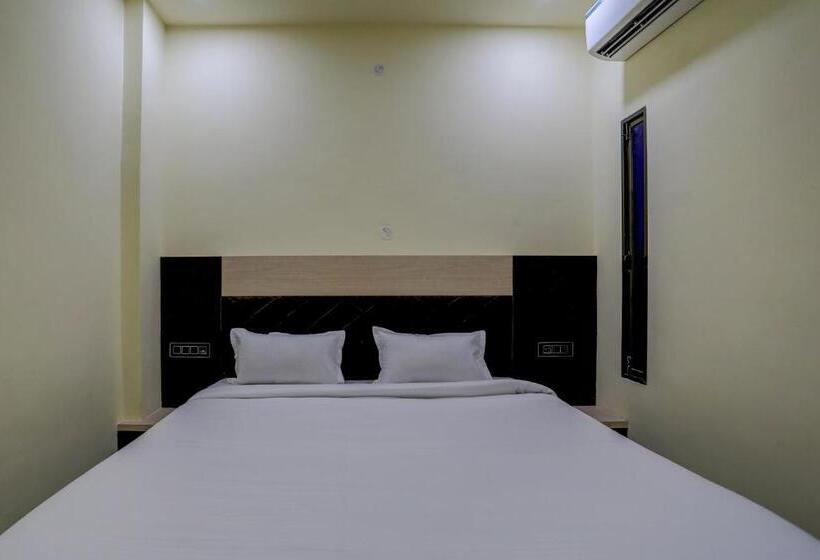 디럭스 트리플 룸, Oyo Hotel Madhuram Residency