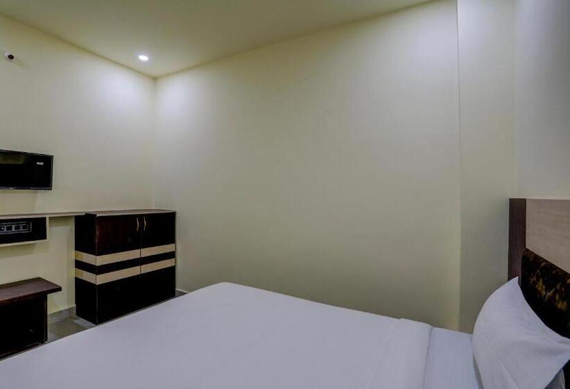 디럭스 트리플 룸, Oyo Hotel Madhuram Residency