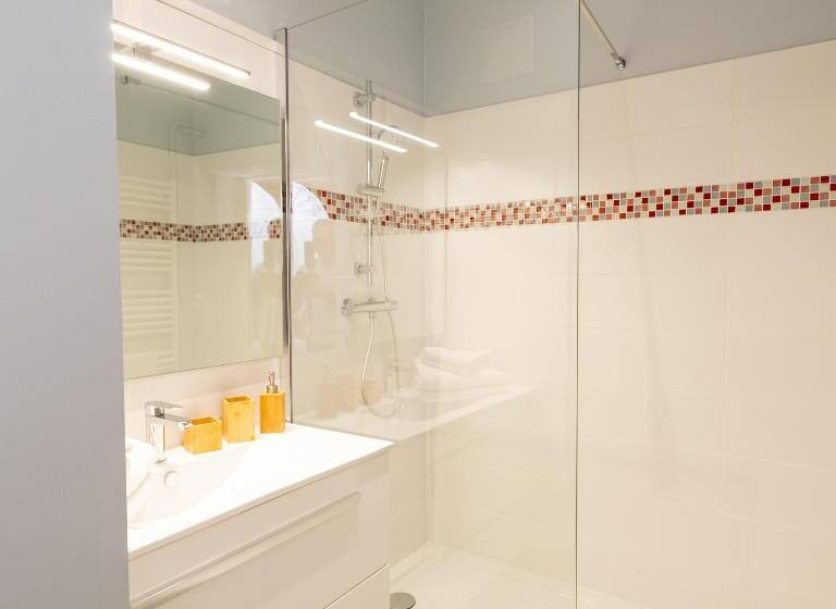 חדר סטנדרט לשלושה, Parc De Coulassy