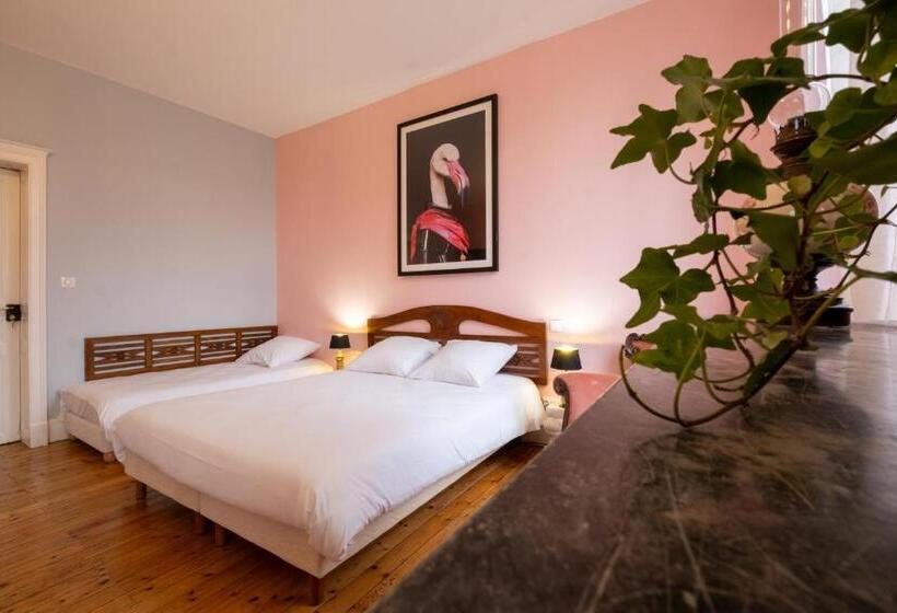 חדר סטנדרט לשלושה, Parc De Coulassy