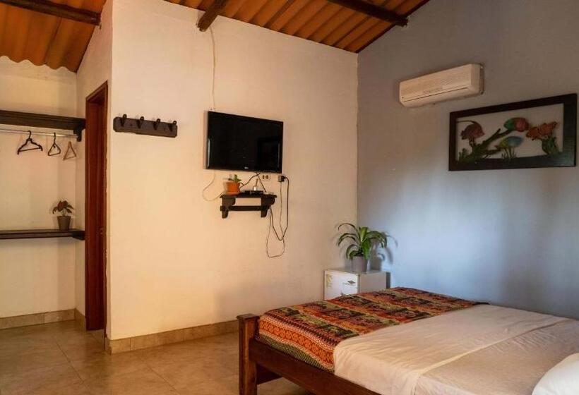 Номер Стандарт, Y Restaurante La Cachamera