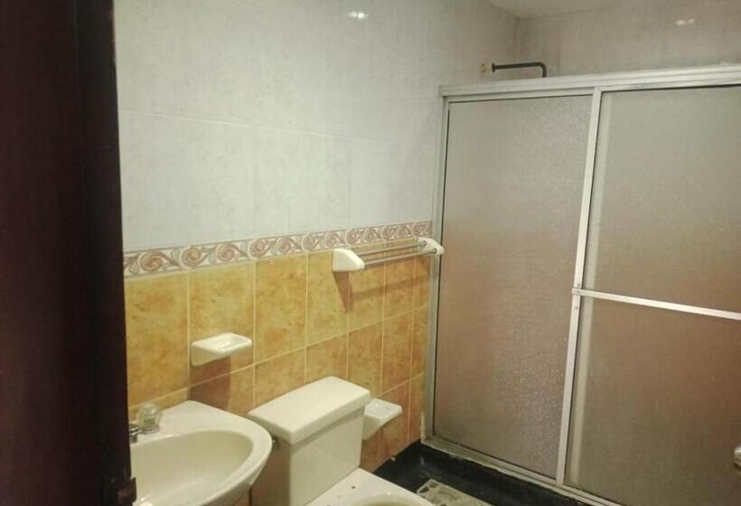 Quarto Triplo Estandar Banheiro Compartilhado, La Iguana Café Y Más
