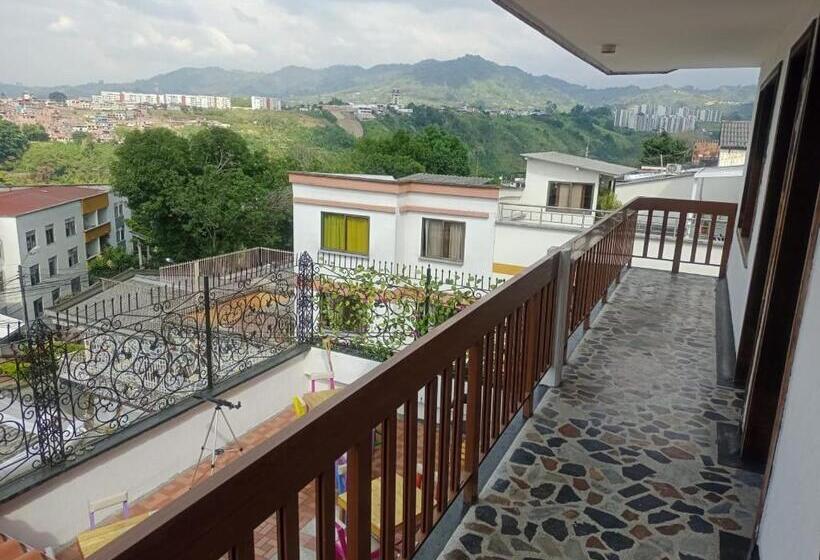 Quarto Triplo Estandar Banheiro Compartilhado, La Iguana Café Y Más