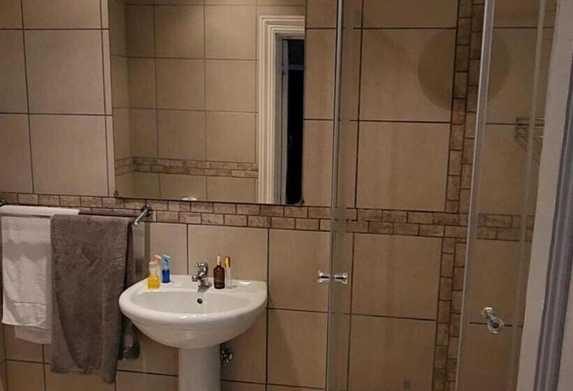 غرفة كومفورت, Magoos On 62