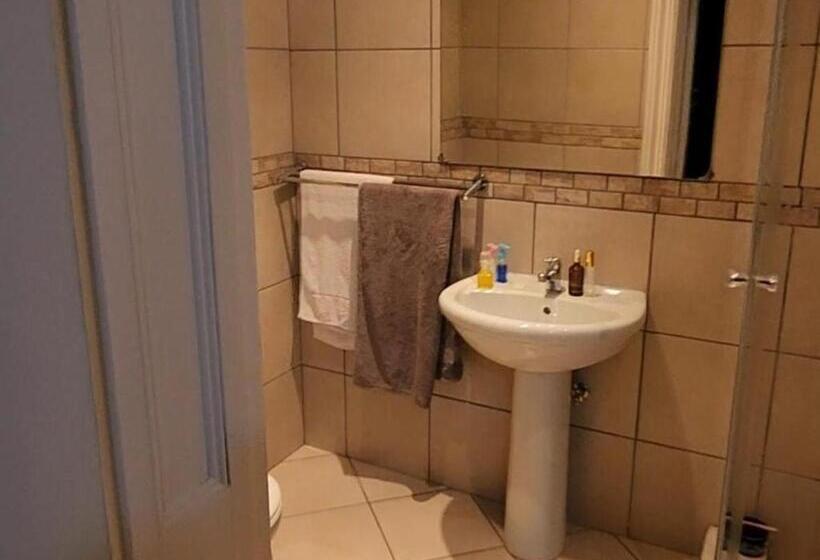 غرفة كومفورت, Magoos On 62