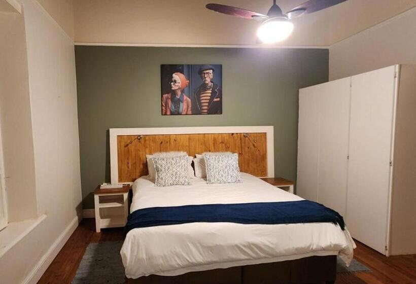 غرفة قياسية, Magoos On 62