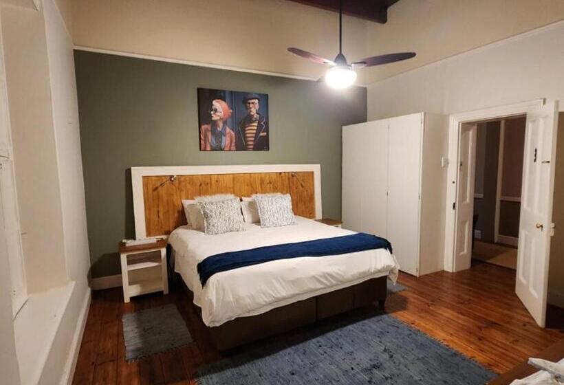 غرفة قياسية, Magoos On 62