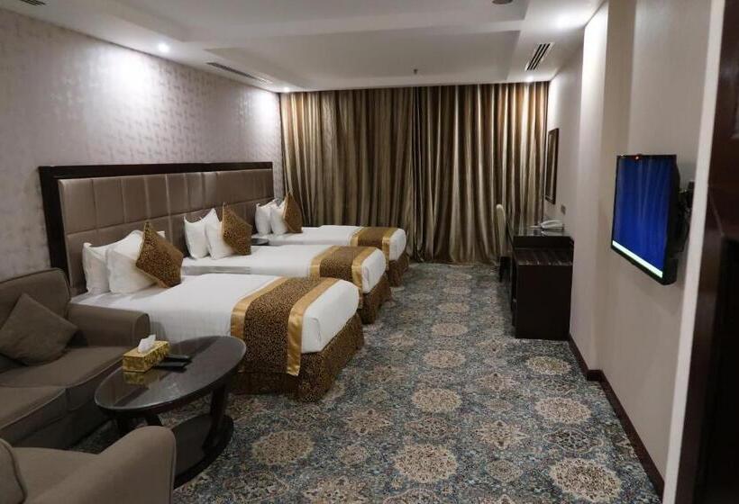 غرفة قياسية ثلاثية, فندق اللوتس