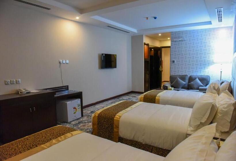 غرفة قياسية ثلاثية, فندق اللوتس