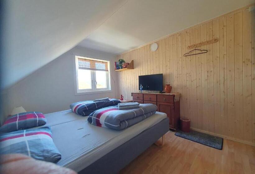 غرفة قياسية مطلة على الجبل, Overnatting Rodal