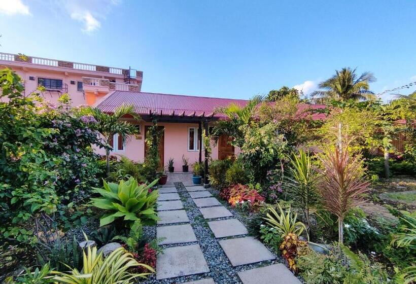 غرفة قياسية ثلاثية مزودة بتراس, Amboy S Hometel Official