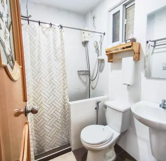 Standard Kolmen Hengen Huone, Amboy S Hometel Official