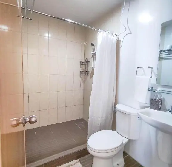 Standard Neljän Hengen Huone, Amboy S Hometel Official