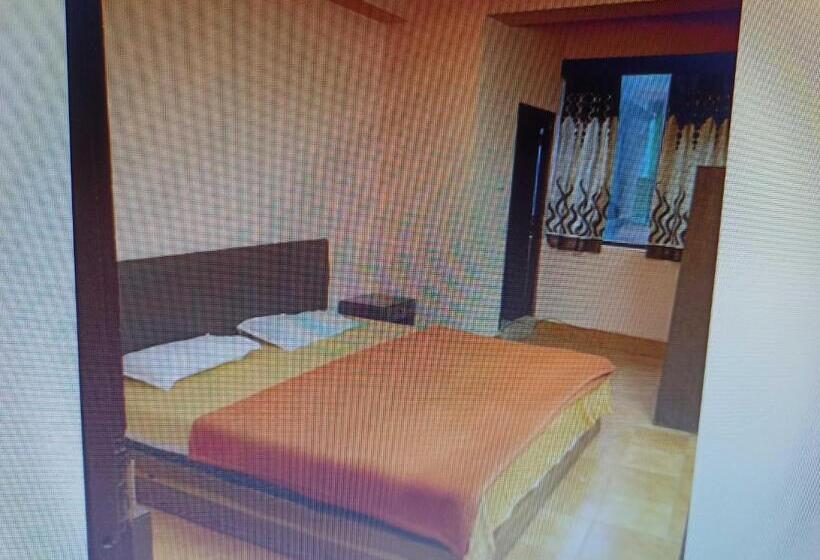 트리플 클래식 룸, Oyo Hotel Demazong