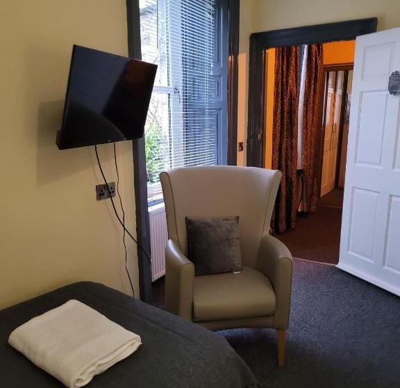 اتاق لوکس خانوادگی, The Suite No48