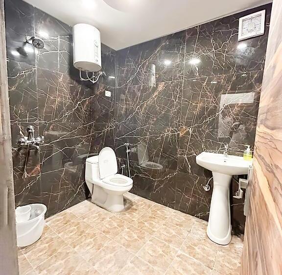 Номер Deluxe, Roomshala 154 Hotel Atharv