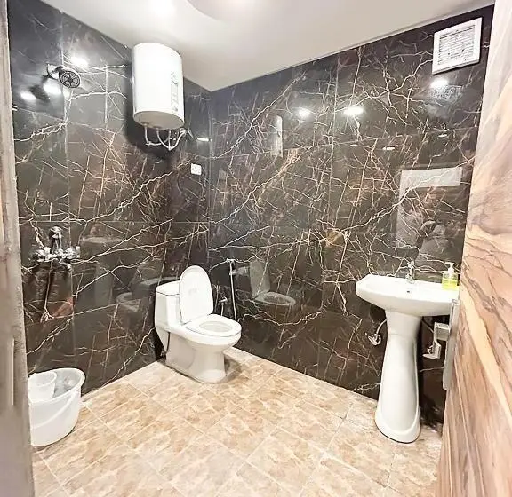 デラックスルーム, Roomshala 154 Hotel Atharv