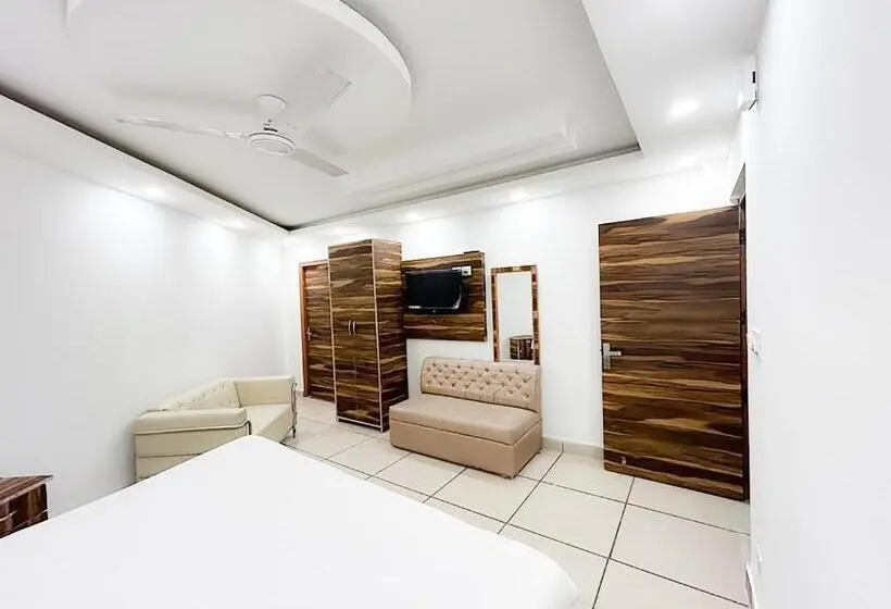デラックスルーム, Roomshala 154 Hotel Atharv