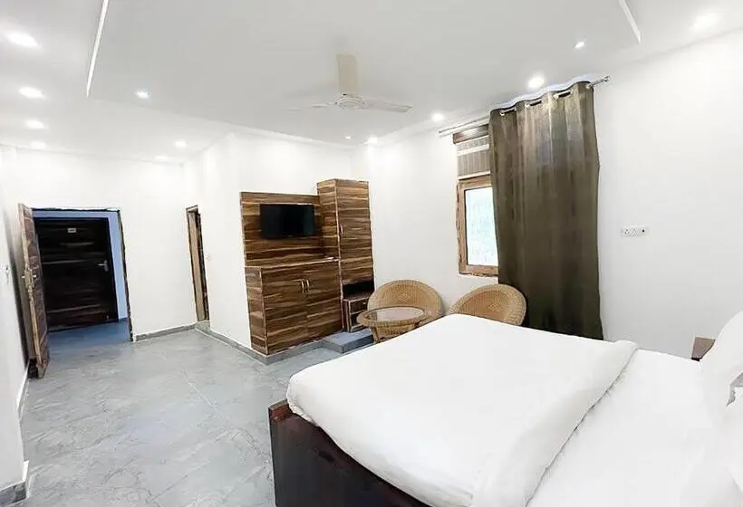 デラックスルーム, Roomshala 154 Hotel Atharv