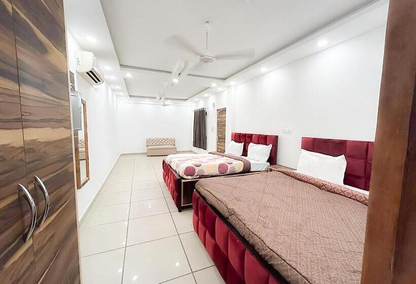 Номер Deluxe, Roomshala 154 Hotel Atharv