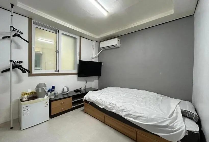 Standard Yhden Hengen Huone, 369 Motel