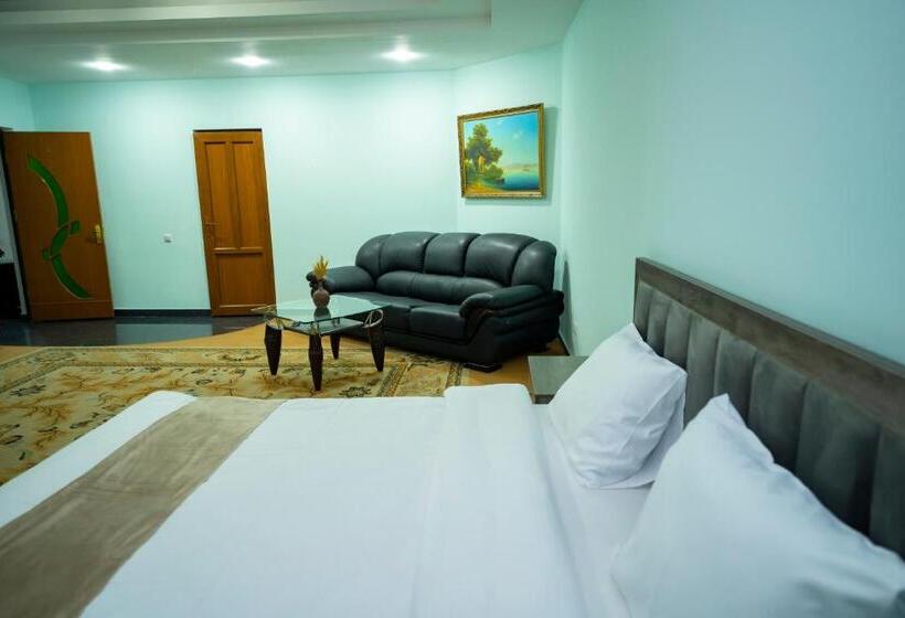 Номер Deluxe, Continental New