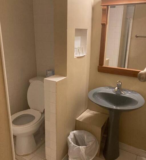Standard Trippelrum, Private Room With Private Bath In B&b In Lakeview   2d