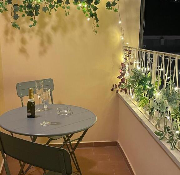 اتاق لوکس با بالکن و چشم‌انداز دریا, Ro&ro Napoli Luxury Rooms