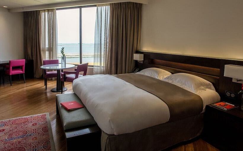 سوییت, Eko Hotel Signature