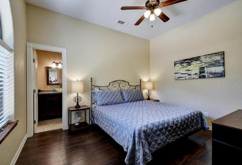 침실 2개 주택, Messina Inn