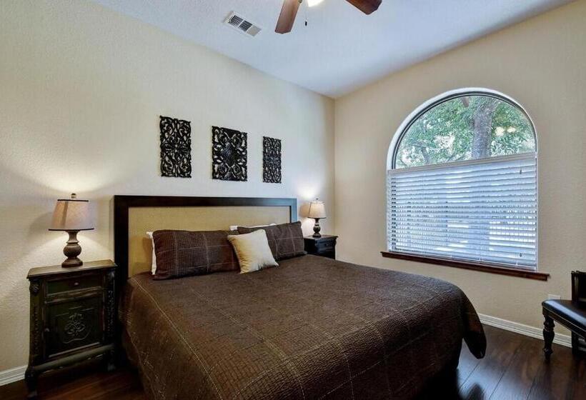 침실 2개 주택, Messina Inn