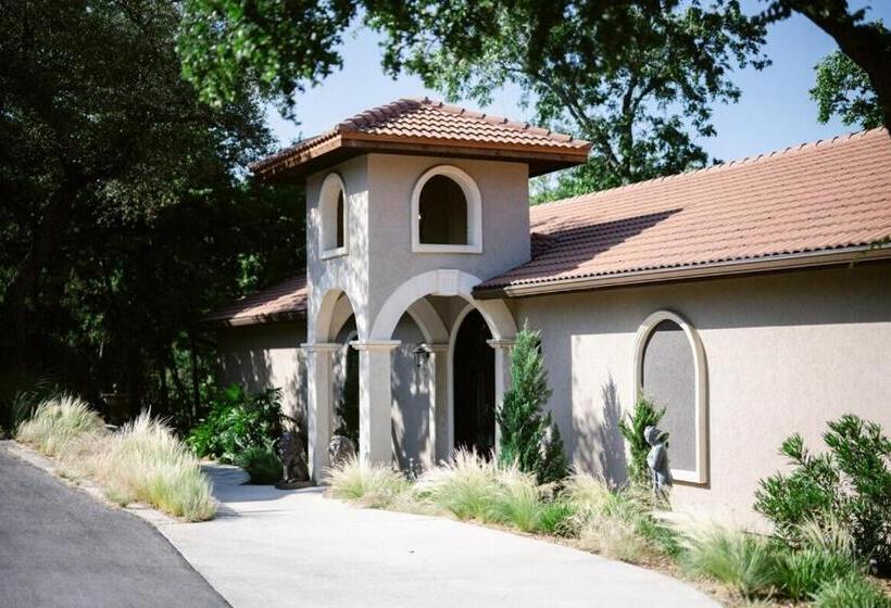 스탠다드 스튜디오, Messina Inn