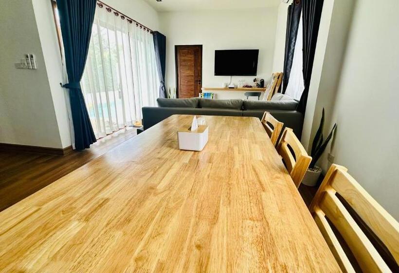 חדר פרמיום לארבעה, Nainan Resotel ในน่าน รีโซเทล