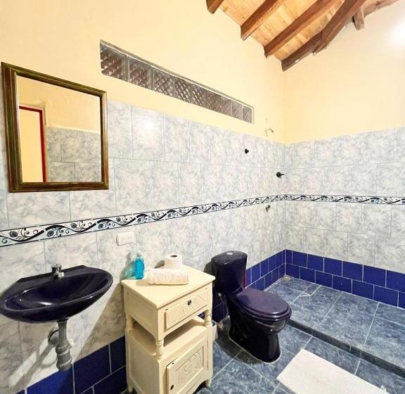 Номер Стандарт 2 Двуспальные Кровати, Residencia Artistica Y Hostal Los Colores