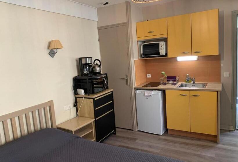 スタンダードスタジオ, Résidence Le Rochebonne