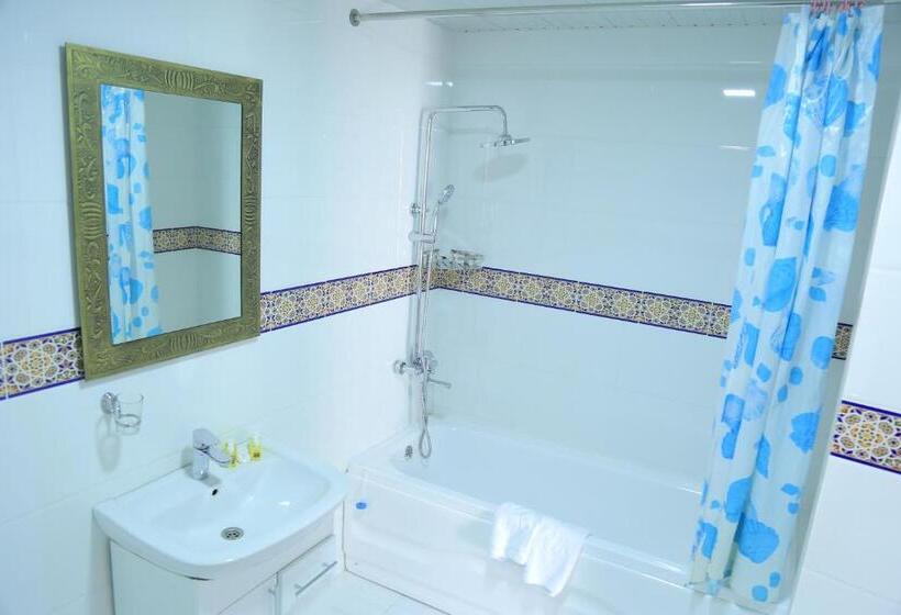 舒适三人间, As Salam Boutique