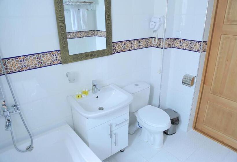 舒适三人间, As Salam Boutique