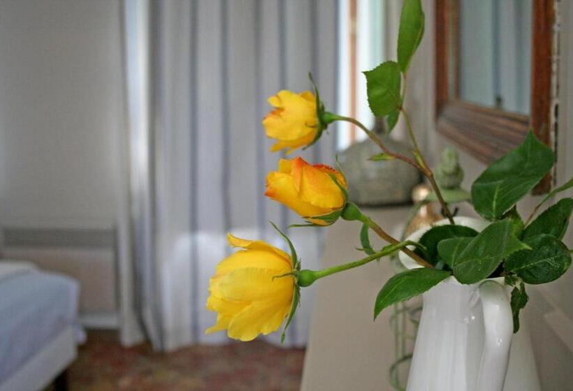 コンフォートルーム, Le Petit Manoir De La Vernelle