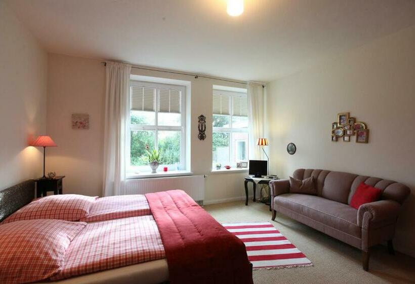 Классический Номер, Alte Landschule