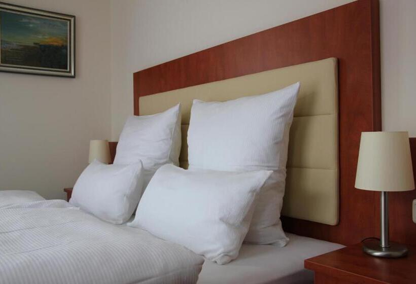 جناح مطل على المدينة, & Café Strandeck