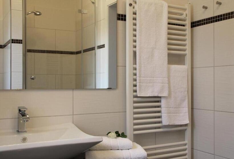 جناح مطل على المدينة, & Café Strandeck